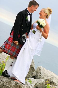 Toronto Natural Wedding Photography - Scottish kilts by the bluffs